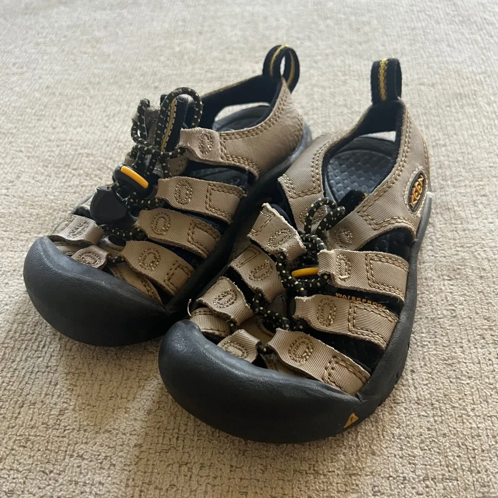 Keen Newport H2 Kids Sandals Tan Black Waterproof Sport Shoes Bungee Lace 11C